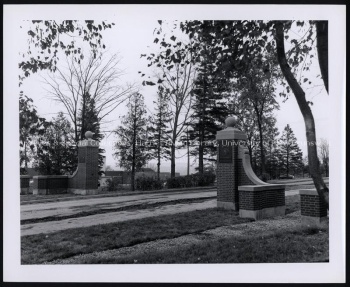 O'Brien Gates at the entrance to UNB, (196-?). UA PC-12 no. 24 (2). Photo credit: Harvey Studios Ltd.