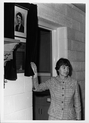 Lucy Connell Dyer unveiling her mother's portrait at the Connell Memorial Herbarium re-naming ceremony.