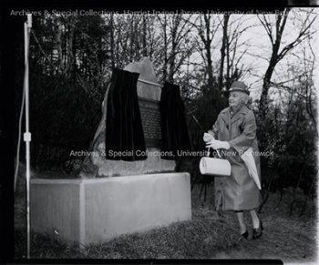 Unveiling of the Currie Mountain Memorial, 1965. PC; Series UA PC 4; Item no. 12 (70).